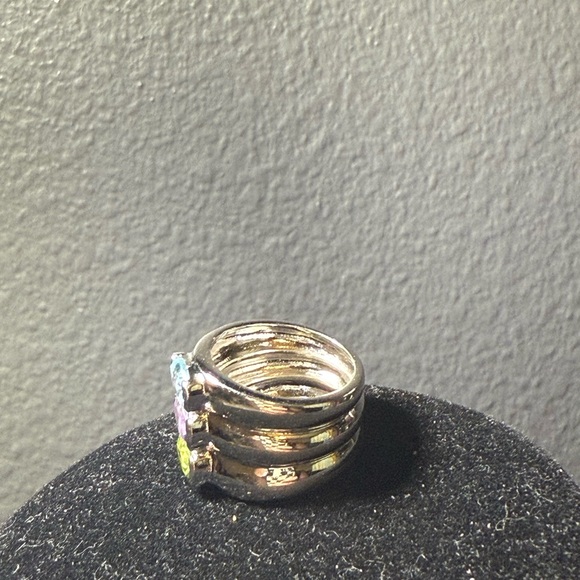 Elegant Silver Ring with Multicolor Gemstones - Picture 3 of 11